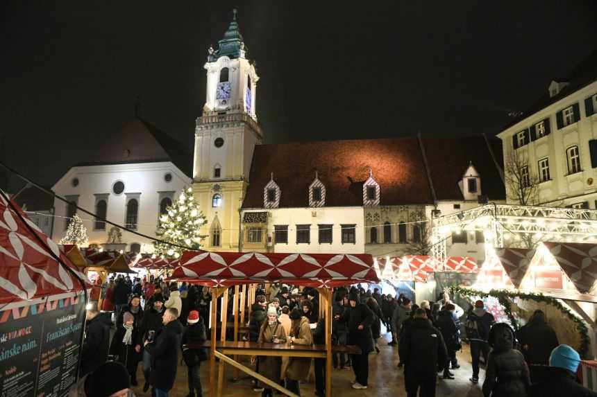 Novoročn&eacute; oslavy v Bratislave.