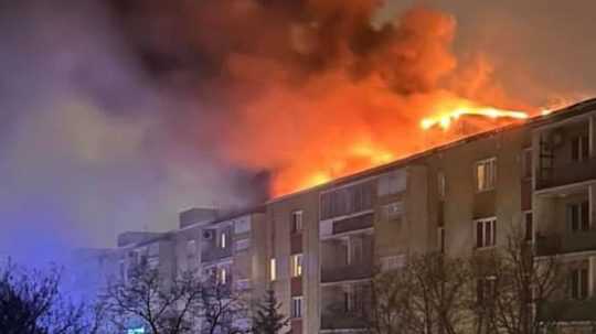 Požiar bytovky v Ružinove.