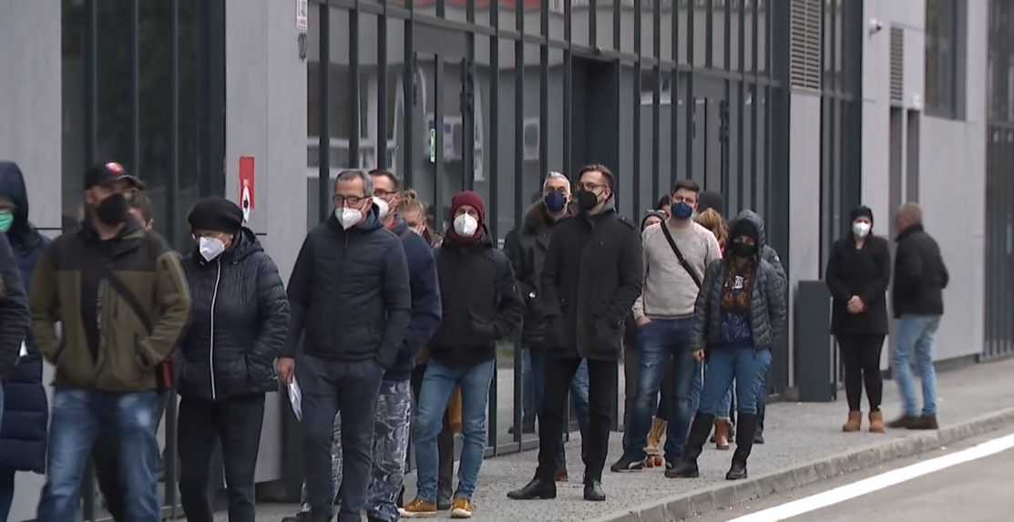 Vyšetrovací tím, ktorý vedie poslanec odmietajúci očkovanie, chce zistiť, prečo sme mali počas pandémie takú vysokú úmrtnosť