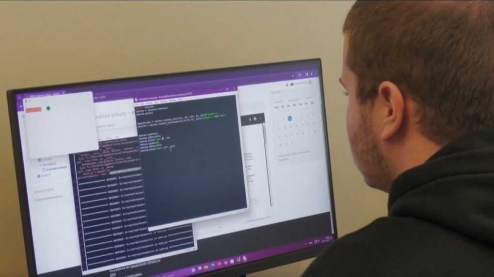 Desať gymnázií chystá moderný študijný odbor. Venovať sa bude dátam, robotike aj kyberbezpečnosti