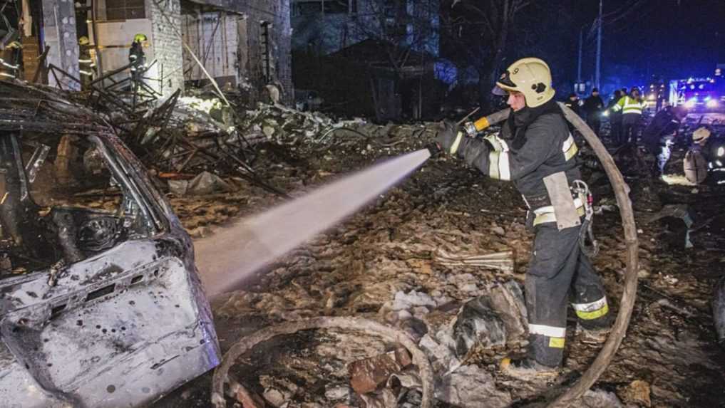 Ukrajina čelila ďalšiemu ruskému ostreľovaniu, hlási jednu obeť. Útokom malo čeliť aj Rusko