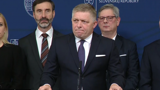 Na snímke v popredí predseda vlády SR R. Fico.