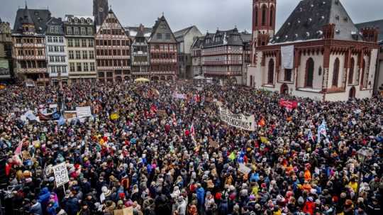 Protest proti AfD vo Frankfurte nad Mohanom.