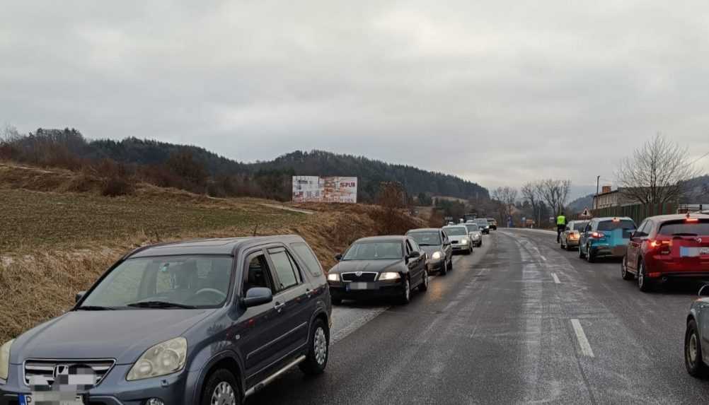 Havária viacerých áut pri Handlovej: Jeden človek neprežil, traja sú zranení