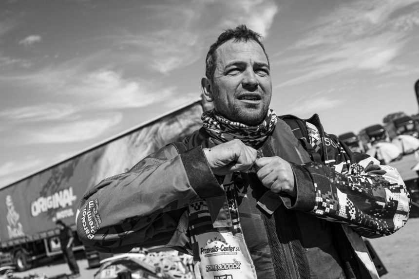 Španielsky motocyklista Carles Falcon (†45) podľahol zraneniam, ktoré utrpel počas Rely Dakar