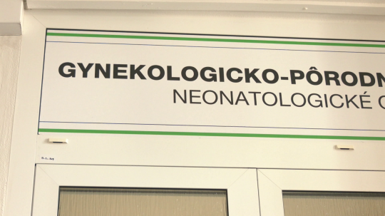 Nápis pred gynekologickým oddelením v žiarskej nemocnici.