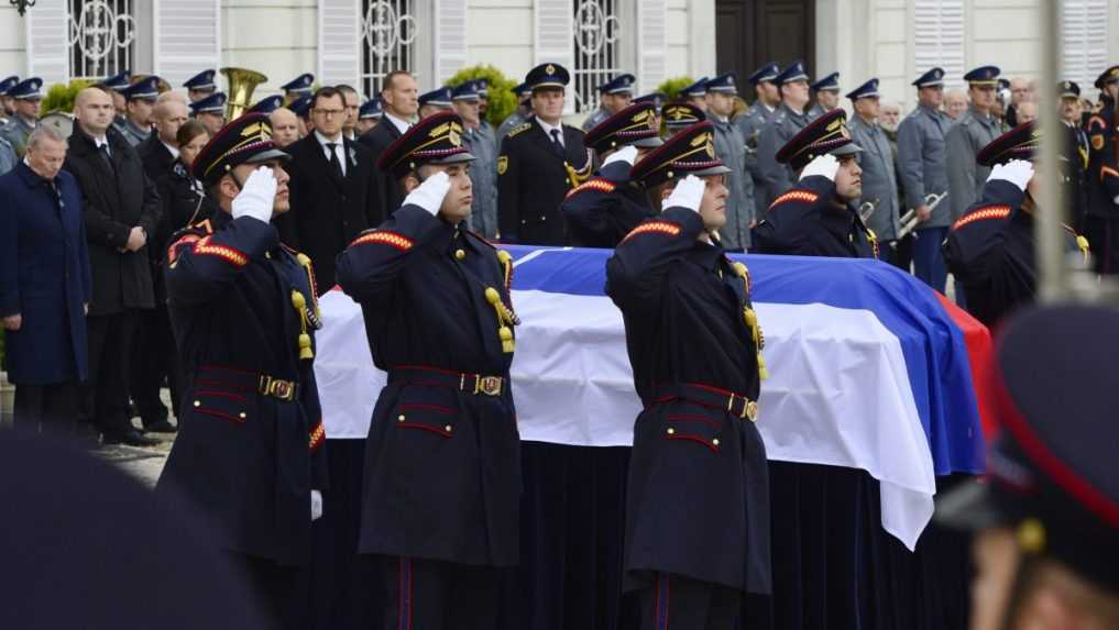 &Atilde;&Acirc;estn&Atilde;&Acirc;&iexcl; str&Atilde;&Acirc;&iexcl;&Atilde;&Acirc;&frac34; prezidenta SR vzd&Atilde;&Acirc;&iexcl;va hold pri rakve s ostatkami prezidenta Michala Kov&Atilde;&Acirc;&iexcl;&Atilde;&Acirc;a.