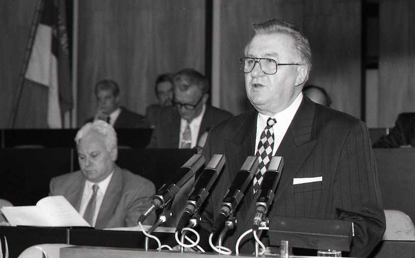 Prezident Michal Kov&aacute;č vystupuje pred poslancami so spr&aacute;vou o stave republiky.