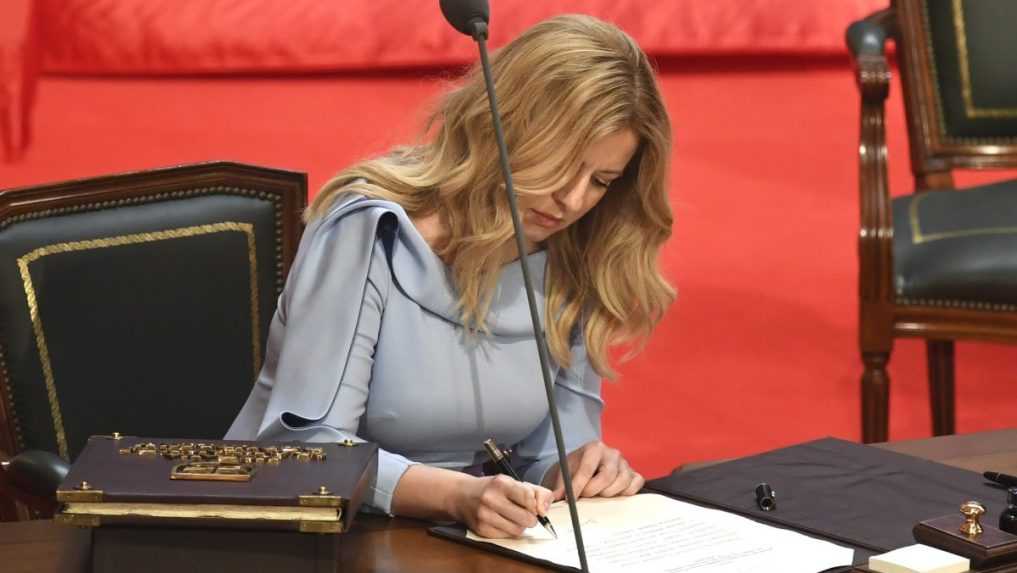 Zuzana Čaputová skladá sľub predpísaný Ústavou SR počas slávnostnej inaugurácie.