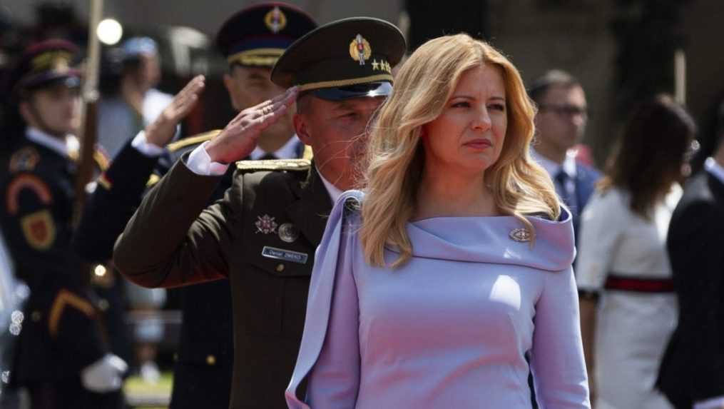 Zuzana &Atilde;&Acirc;aputov&Atilde;&Acirc;&iexcl; po&Atilde;&Acirc;as prehliadky jednotiek OS SR.