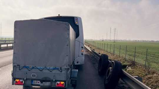 Na snímke odstavený autobus na R1.