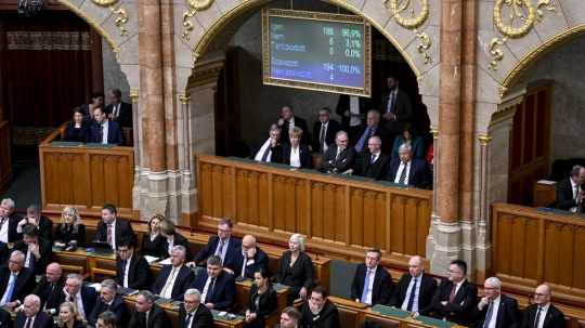 Na snímke elektronická tabuľa ukazuje výsledok hlasovania maďarských poslancov.