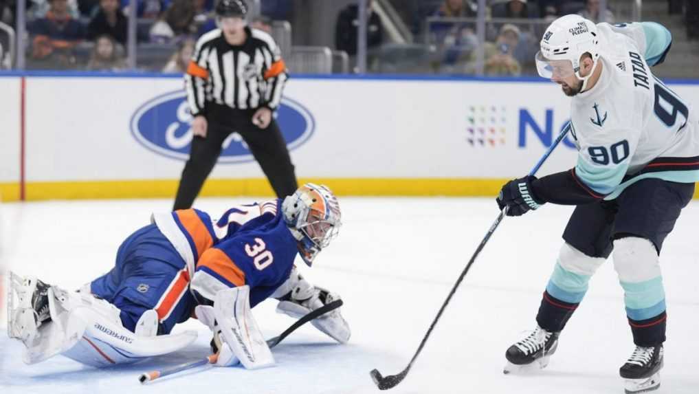 Slovenský útočník Seattlu Tomáš Tatar strieľa víťazný gól.