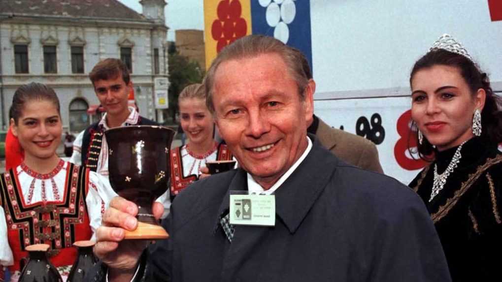 Ko&scaron;ick&eacute; sl&aacute;vnosti v&iacute;na, ktor&yacute;ch cieľom je trojdňov&aacute; propag&aacute;cia slovensk&yacute;ch v&iacute;n, sl&aacute;vnostne otvoril 1. okt&oacute;bra 1998 prim&aacute;tor Rudolf Schuster.