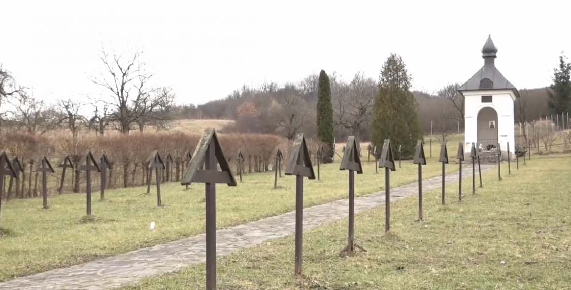 Polícia uzavrela kauzu poškodených hrobov v Ladomírovej, ktorú rozdúchalo ruské veľvyslanectvo