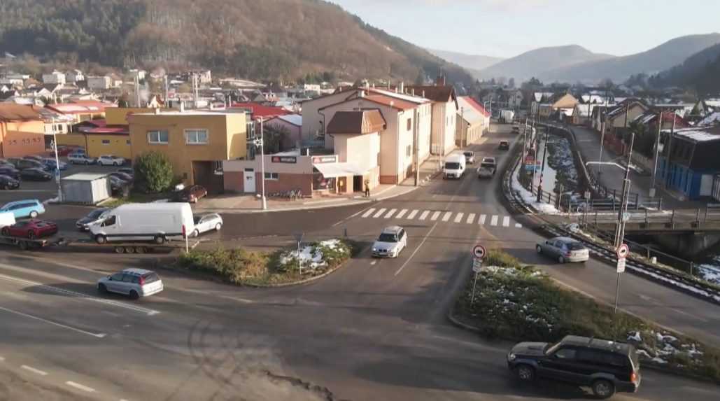 Problematická križovatka v Trenčianskej Teplej by mohla dostať nové riešenie