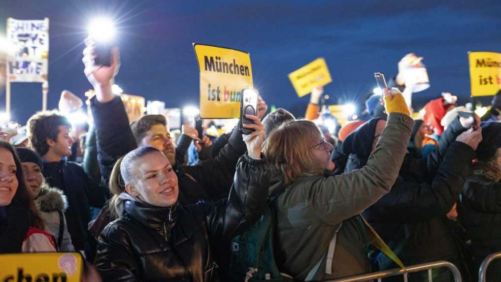 Asi 100-tisíc ľudí protestovalo v mníchovských uliciach proti extrémizmu