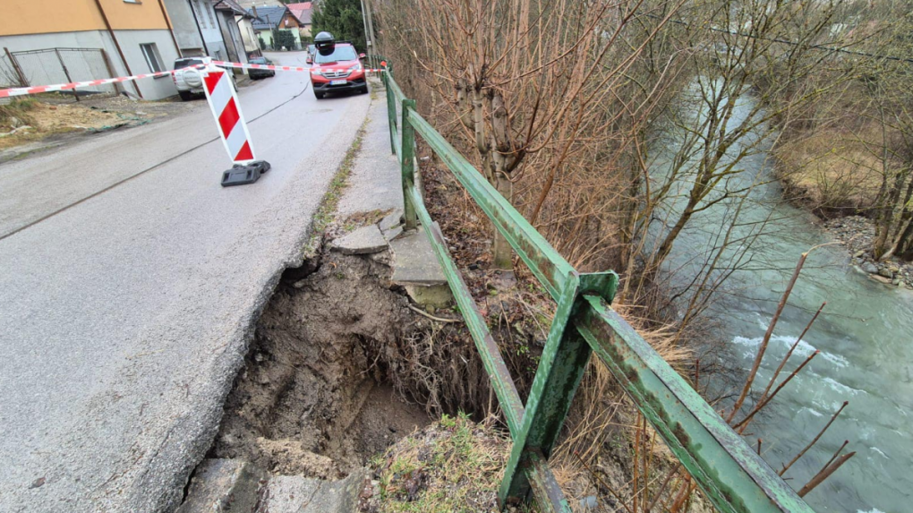 V ružomberskej mestskej časti došlo k zosuvu pôdy, vyhlásili tam mimoriadnu situáciu