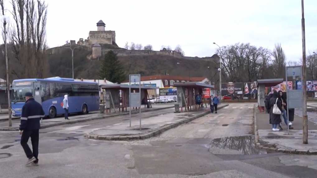 Pohľad na ňu je podľa miestnych žalostný. Dočká sa trenčianska autobusová stanica konečne obnovy?