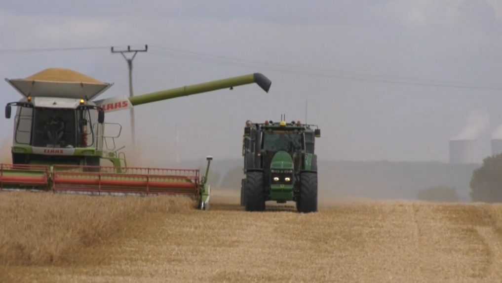 Farmári na traktoroch vyjdú v pondelok do ulíc. Chcú upozorniť na kritickú situáciu