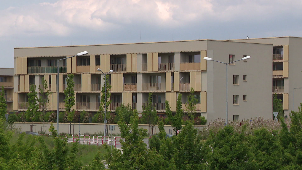 Žiadateľov o pomoc s hypotékami je málo. Vláda už podmienky sčasti zmenila, podľa odborníka by sa to dalo ešte viac