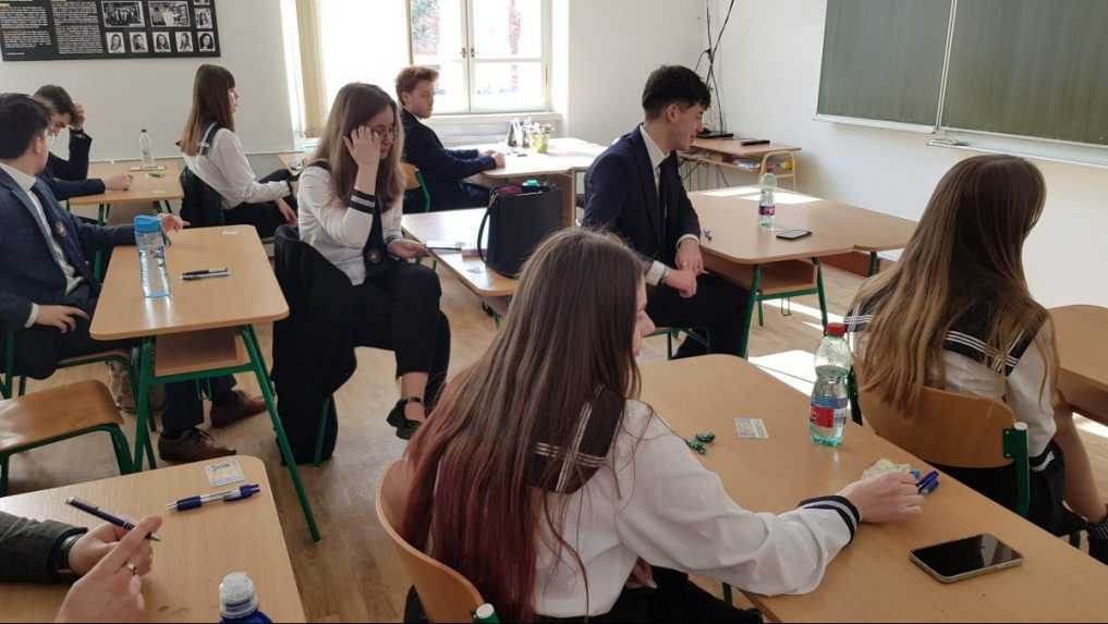 Koniec maturitného týždňa zavŕšila skúška žiakov zo škôl národnostných menšín. Toto sú témy, z ktorých si mohli vybrať