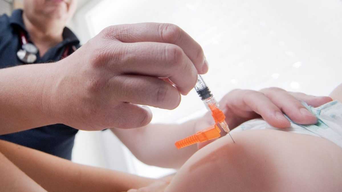 &Uacute;mrtie nezaočkovan&eacute;ho chlapca na z&aacute;&scaron;krt je varovan&iacute;m, odborn&iacute;ci apeluj&uacute; na v&yacute;znam vakc&iacute;n