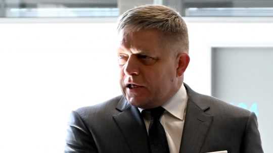 Predseda vlády Robert Fico (Smer-SD).