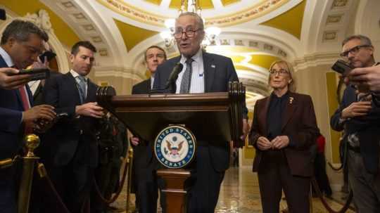 Líder senátnej väčšiny Chuck Schumer z New Yorku počas tlačovej besedy na Kapitole.