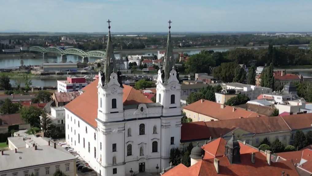 V komárňanskej bazilike objavili vzácne fresky významných maliarov