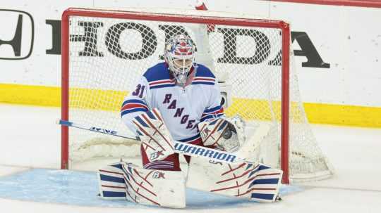 Slovenský brankár Jaroslav Halák ešte v drese New York Rangers.