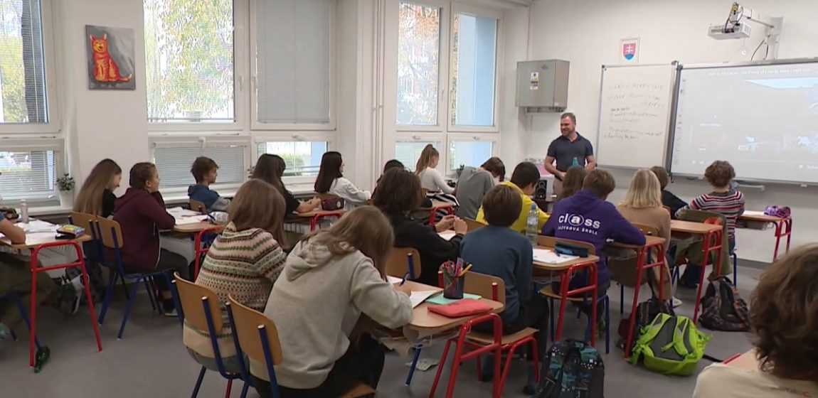 Súkromné školy poskytujú podobnú kvalitu vzdelávania ako štátne, zistila inšpekcia. Mali by byť však lepšie