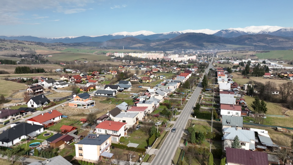 Brezno sužuje znečistené ovzdušie. Podľa odborníkov za to môže najmä nesprávne kúrenie