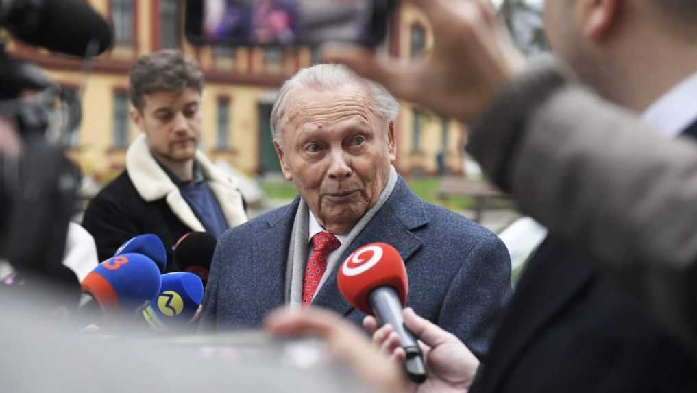 Exprezident Rudolf Schuster odpoved&aacute; novin&aacute;rom.