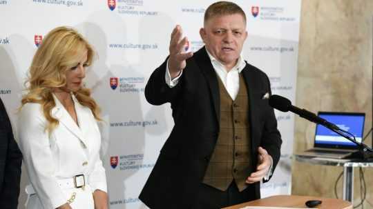 Ministerka kultúry Martina Šimkovičová a premiér Robert Fico.