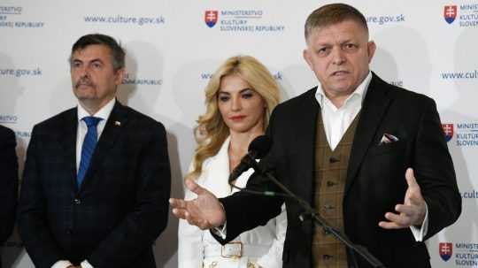 Premiér Robert Fico a ministerka kultúry Martina Šimkovičová.