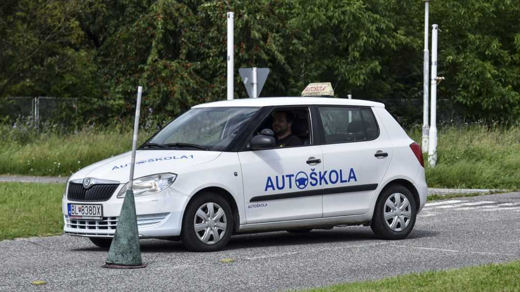 Najviac smrteľných nehôd spôsobujú vodiči druhý rok po autoškole. Týchto chýb sa dopúšťajú najčastejšie