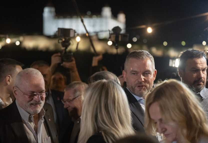 Na snímke Ivan Gašparovič a Peter Pellegrini.