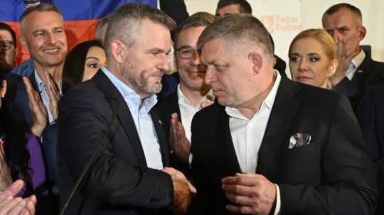 Zľava Peter Pellegrini (Hlas-SD) a Robert Fico (Smer-SD).