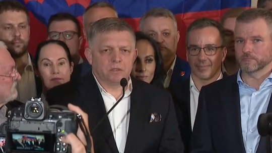 Na snímke Robert Fico vo volebnej centrále Petra Pellegriniho.