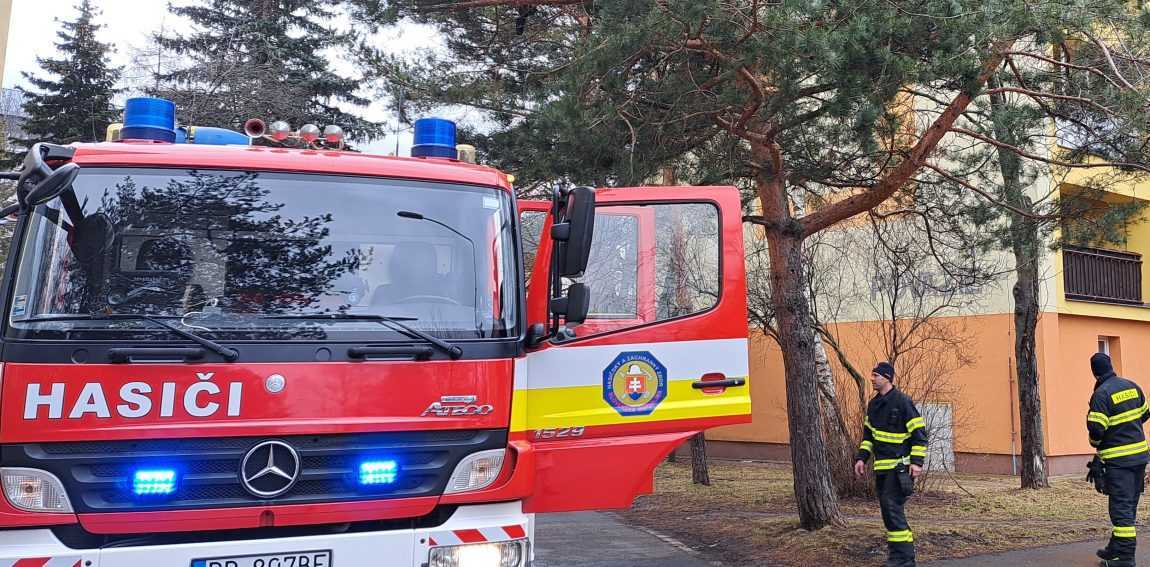 V byte na východe vypukol požiar, dôvodom bolo jedlo na sporáku