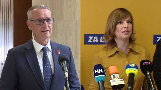 Na snímke minister investícií Richard Raši (Hlas-SD) a exministerka investícií Veronika Remišová (Slovensko, KÚ, Za ľudí).