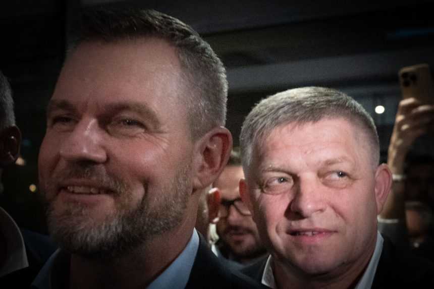Na snímke Peter Pellegrini a Robert Fico.