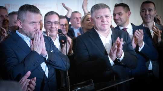 Na snímke Peter Pellegrini a Robert Fico.