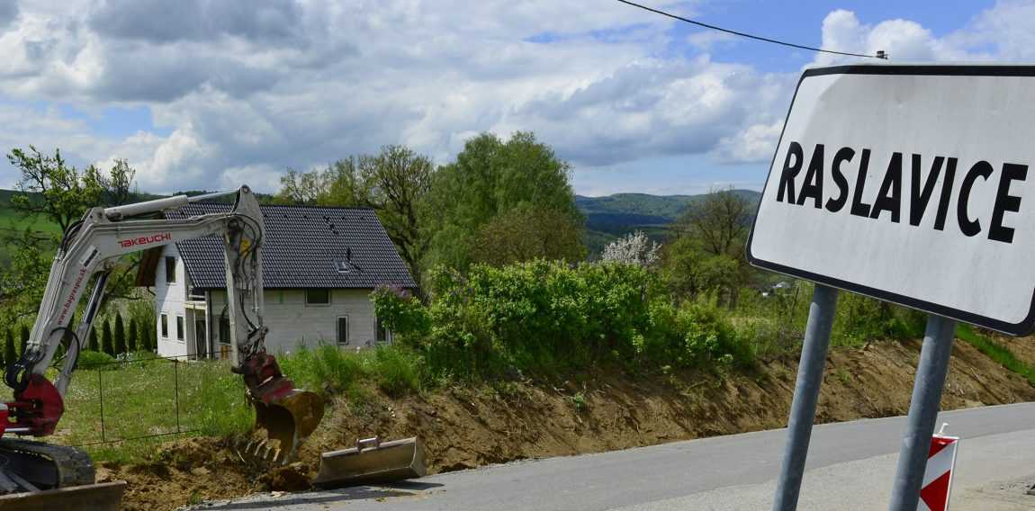 Fotomontáž namiesto športoviska? Starosta poprel, že by išlo o podvod, teraz musia Raslavice vrátiť dotáciu