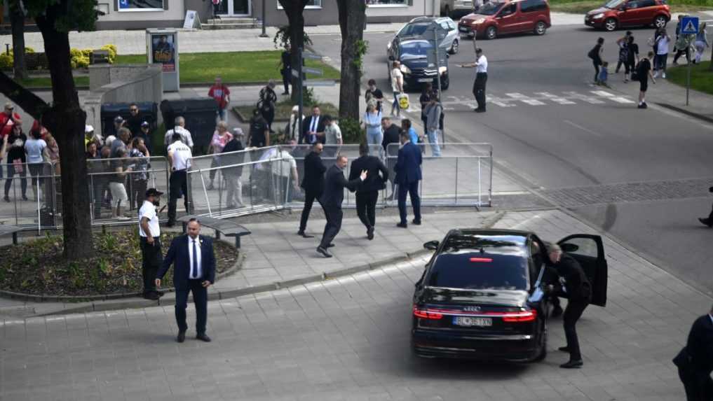 Polícia sa po vyše štyroch mesiacoch vrátila na miesto, kde postrelili Roberta Fica. Prekopali tam zem