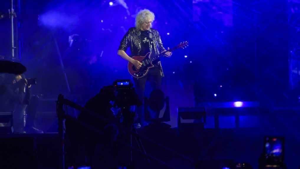 Na pódiu sa predstavil aj svetoznámy gitarista skupiny Queen Brian May.