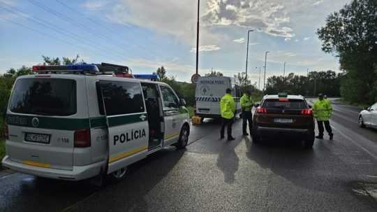 Polícia zasahovala v Petržalke.