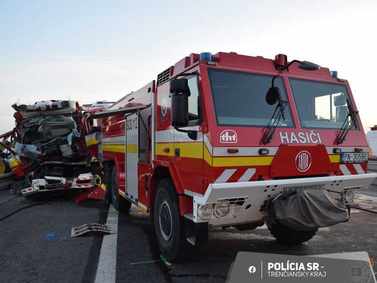 Pri havárii na D1 zahynuli dvaja hasiči: Ich rodinám vyjadrila sústrasť prezidentka, polícia začala trestné stíhanie