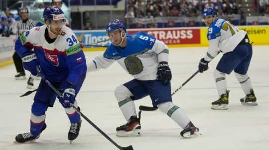 Slovenský hokejista Peter Cehlárik počas zápasu Slovenska s Kazachstanom.